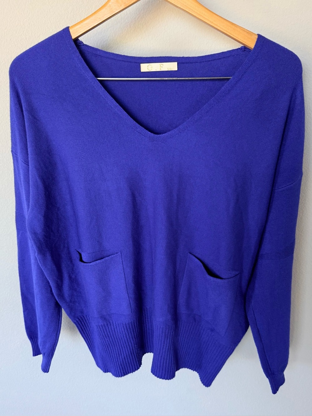 G.F Royal Blue V‑Neck Knit Sweater Women’s S/M Wool Cashmere Blend
